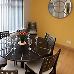 Pass The Keys Amazing 4 Bedroom Property- Hot Tub & Sea Views
