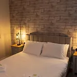 Pass The Keys Amazing 4 Bedroom Property- Hot Tub & Sea Views