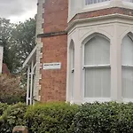 Flat 12 Sebastian Court - 2 Beds With A Four Poster