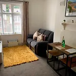 3 Studio Avenue House
