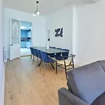 Host & Stay - Castle View