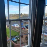 Sea View Flat 2 With Fast Wifi And Free Parking