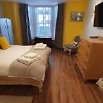 Seaside Hideaway - Free Onstreet Parking