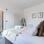 Apt 1 - Empire 39 - Central Location