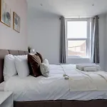 Apt 1 - Empire 39 - Central Location