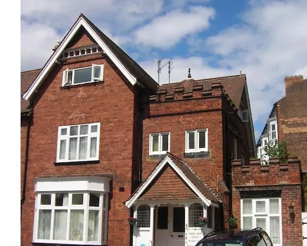 3 Studio Avenue House