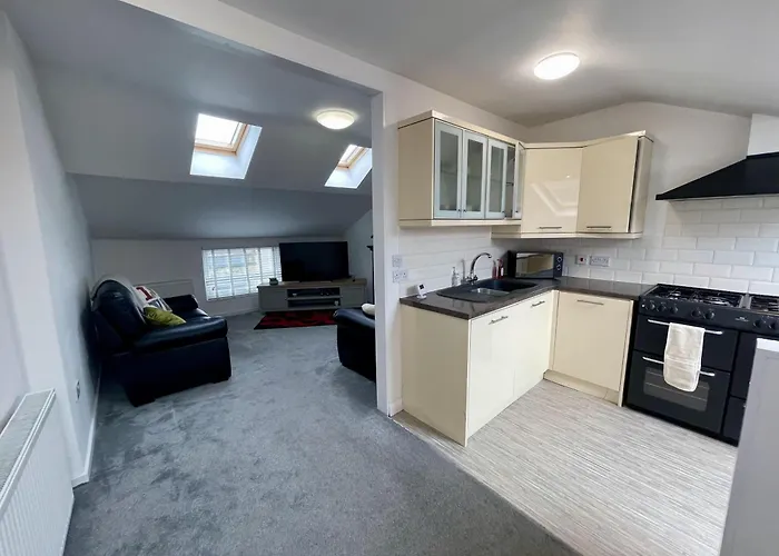Impeccable 2-Bed Apartment In Scarborough