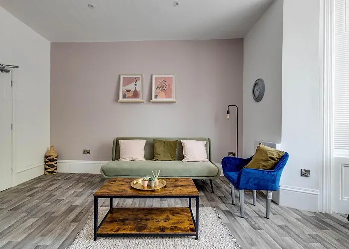 Apt 1 - Empire 39 - Central Location