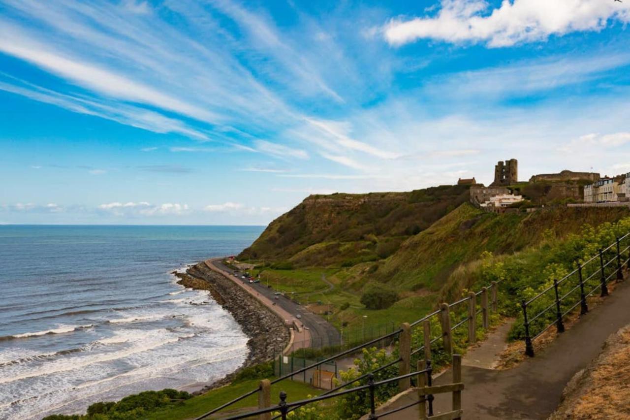 Seaside Hideaway - Free Onstreet Parking Holiday home *