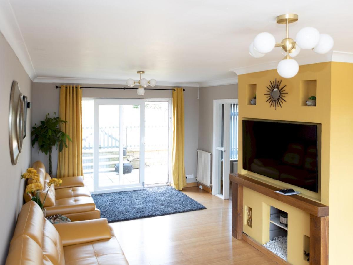 Pass The Keys Amazing 4 Bedroom Property- Hot Tub & Sea Views *