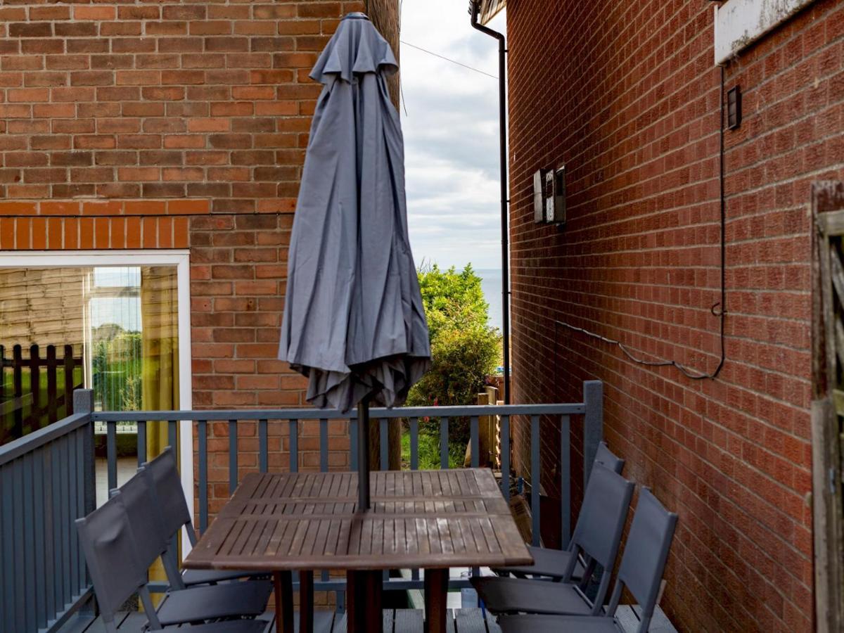 Pass The Keys Amazing 4 Bedroom Property- Hot Tub & Sea Views * Scarborough