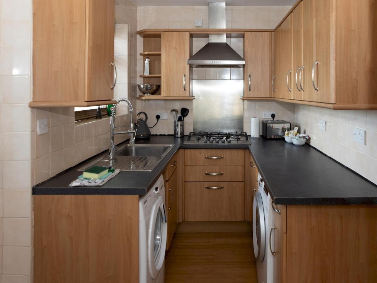 Pass The Keys Amazing 4 Bedroom Property- Hot Tub & Sea Views Holiday home Scarborough
