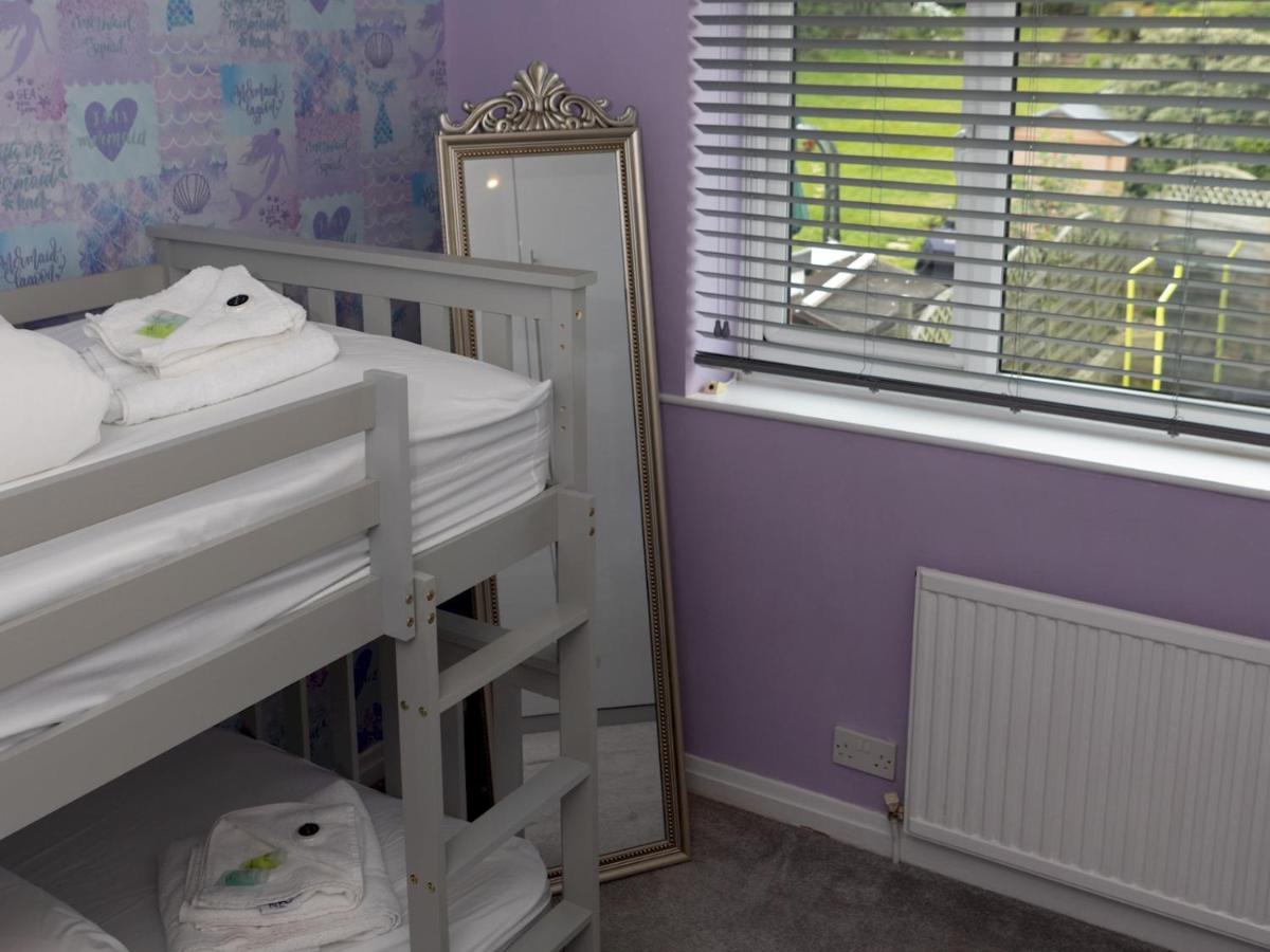 Pass The Keys Amazing 4 Bedroom Property- Hot Tub & Sea Views *