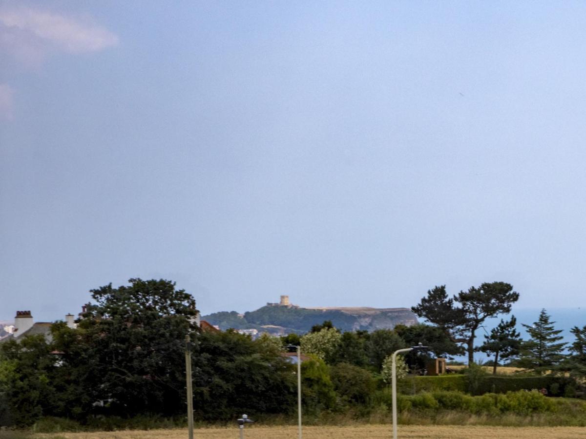 Pass The Keys Amazing 4 Bedroom Property- Hot Tub & Sea Views Scarborough