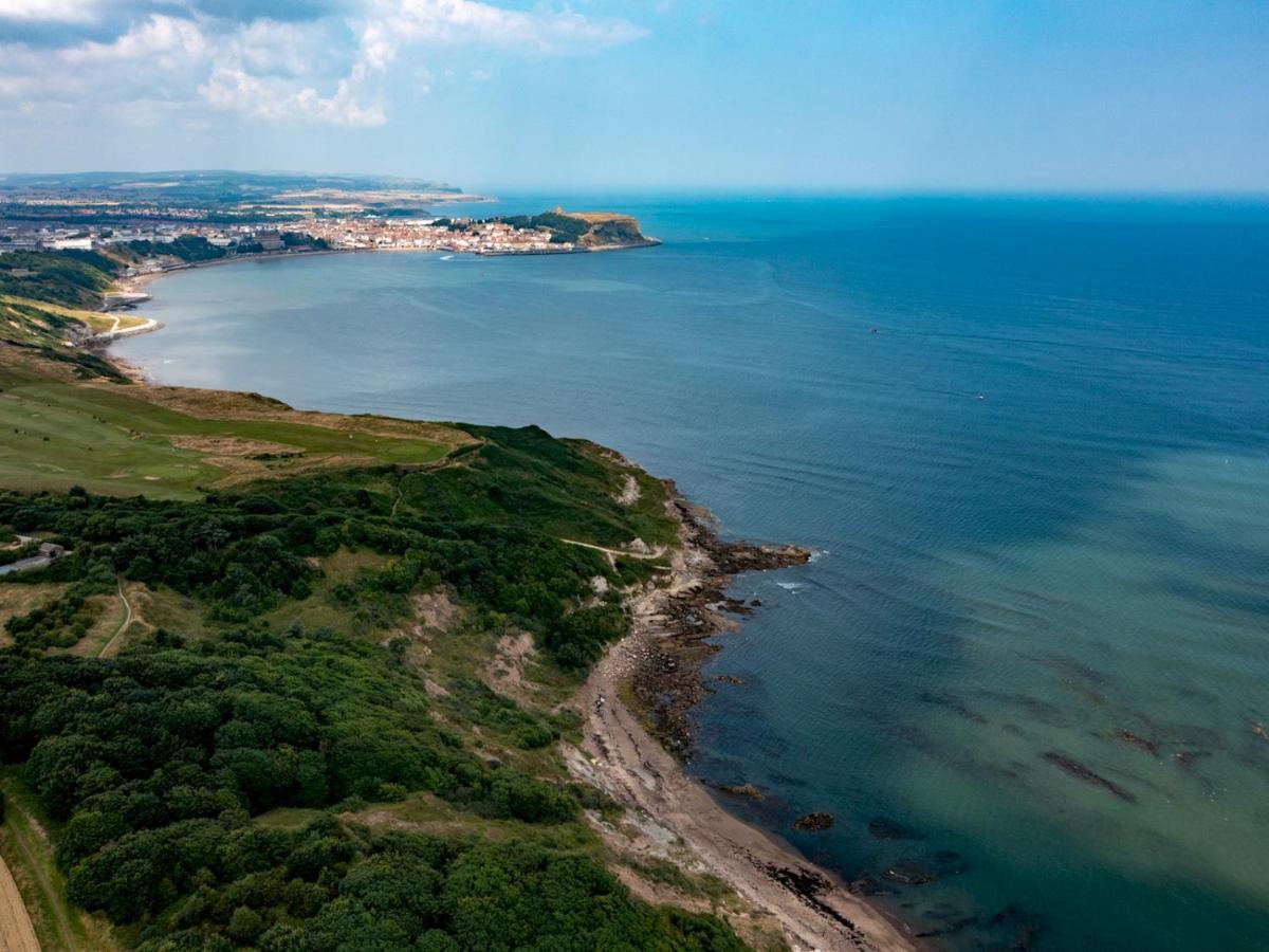 Pass The Keys Amazing 4 Bedroom Property- Hot Tub & Sea Views