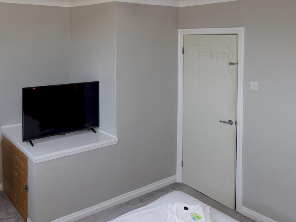 Pass The Keys Amazing 4 Bedroom Property- Hot Tub & Sea Views Scarborough