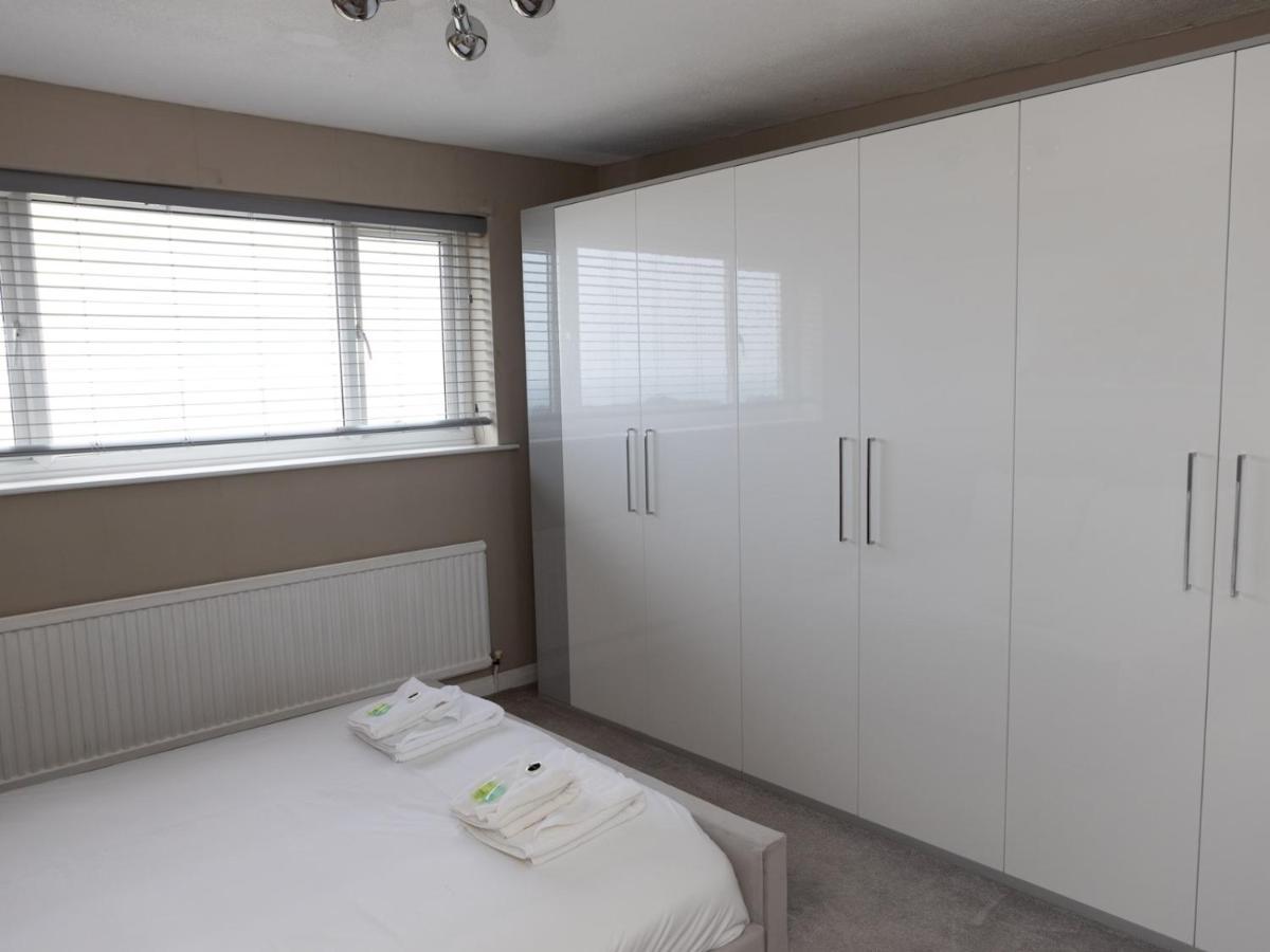 Pass The Keys Amazing 4 Bedroom Property- Hot Tub & Sea Views Holiday home Scarborough