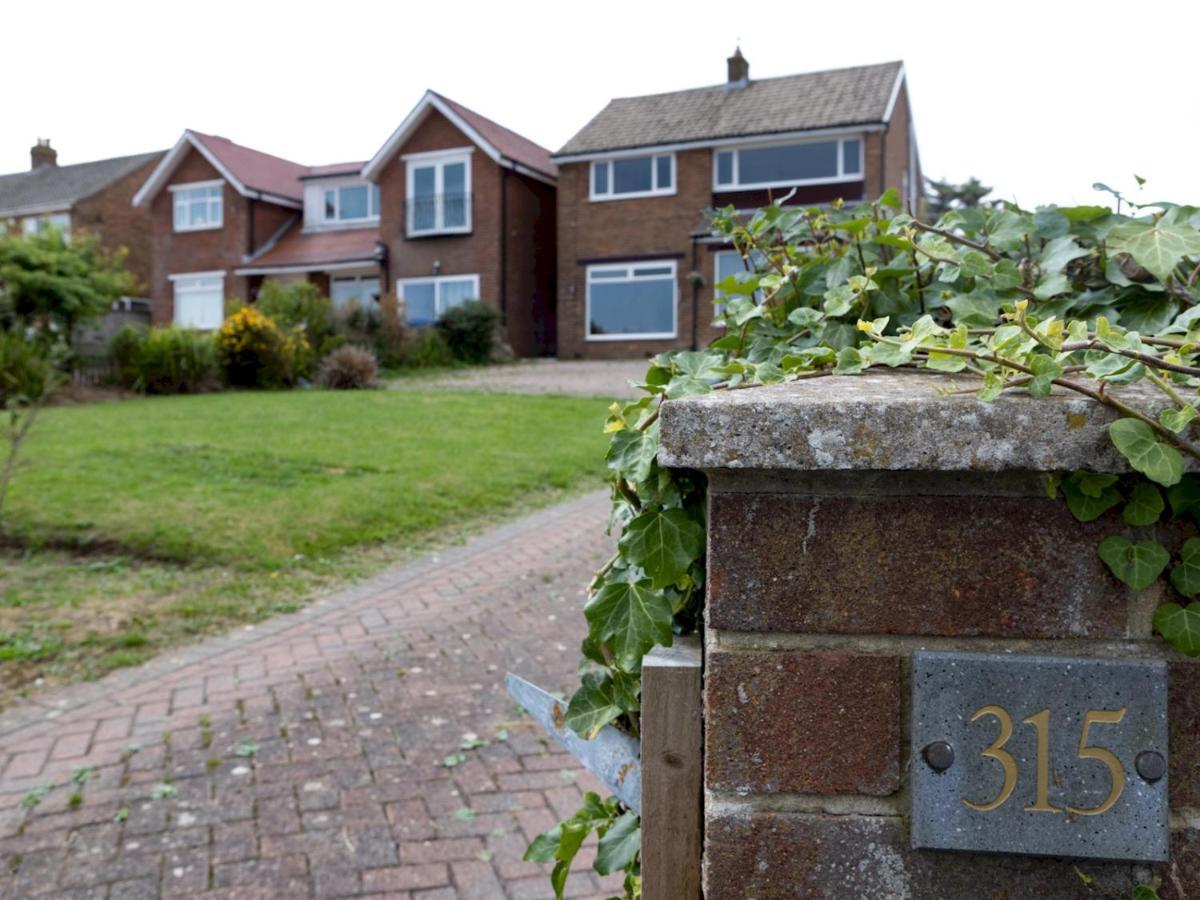 Holiday home Pass The Keys Amazing 4 Bedroom Property- Hot Tub & Sea Views