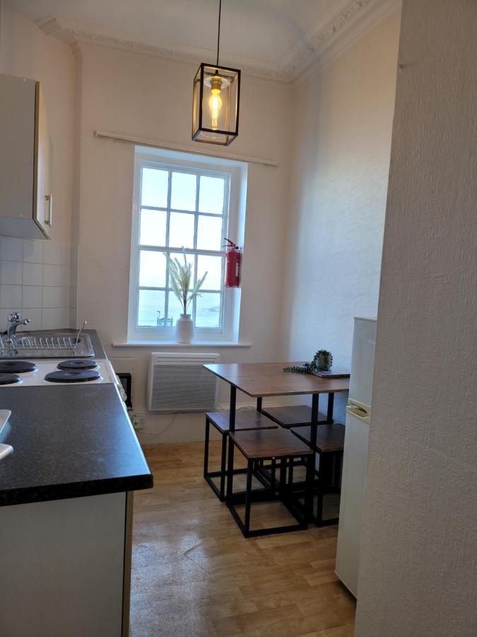 Sea View Flat 2 With Fast Wifi And Free Parking * Scarborough