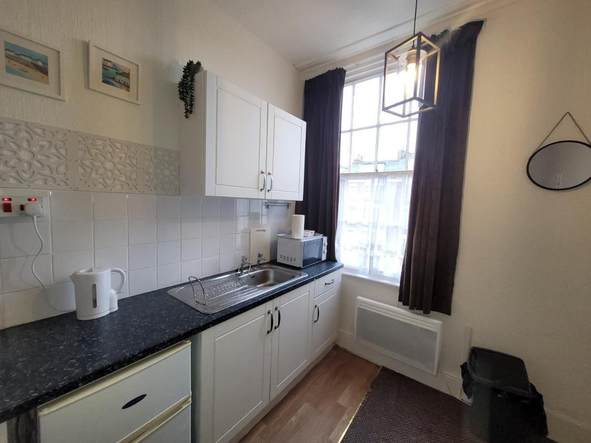 Sea Side Flat 3 With Fast Wifi And Free Parking *