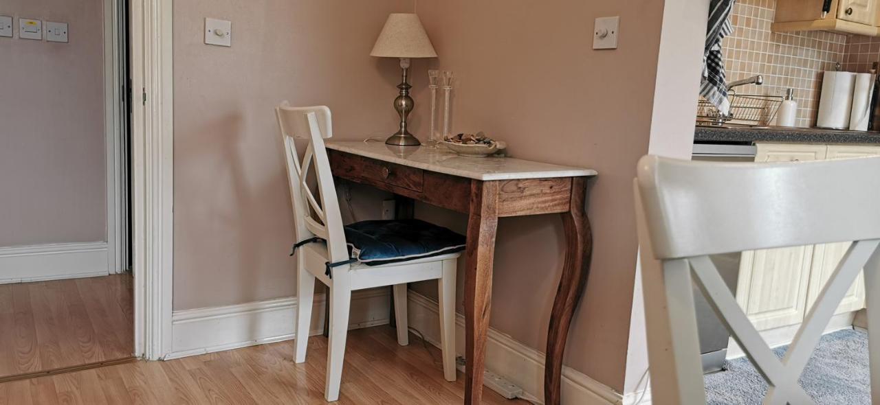 Apartment Flat 12 Sebastian Court - 2 Beds With A Four Poster *