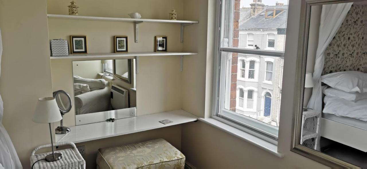 Apartment Flat 12 Sebastian Court - 2 Beds With A Four Poster