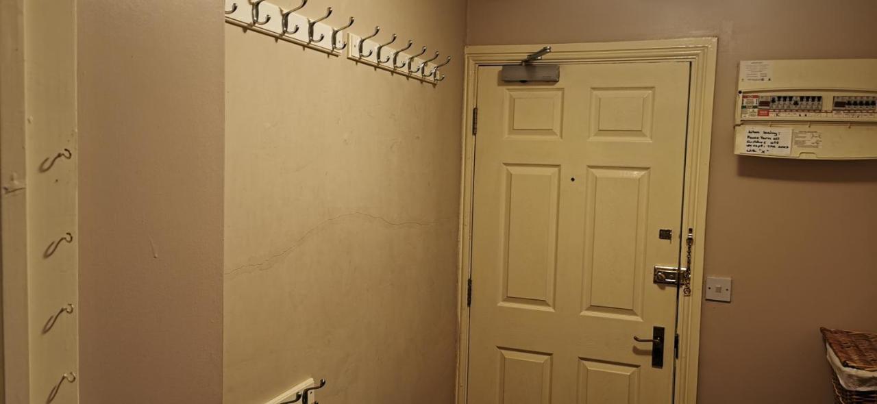 Flat 12 Sebastian Court - 2 Beds With A Four Poster Apartment Scarborough