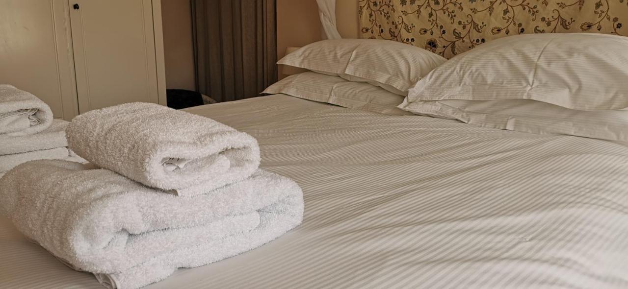 Flat 12 Sebastian Court - 2 Beds With A Four Poster Apartment Scarborough