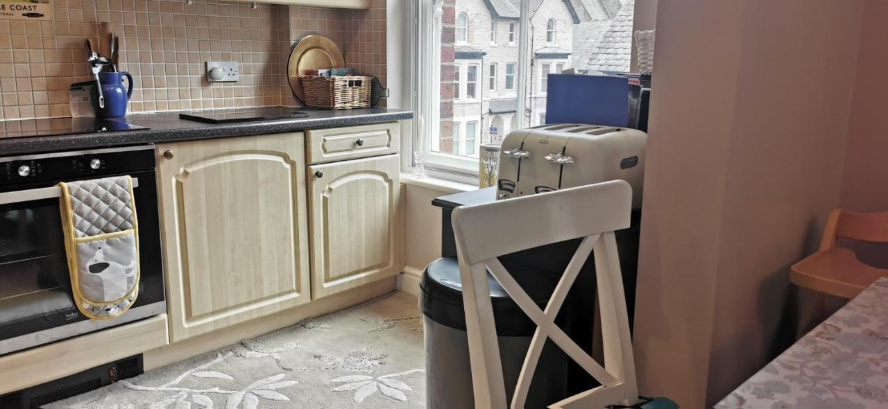 Apartment Flat 12 Sebastian Court - 2 Beds With A Four Poster