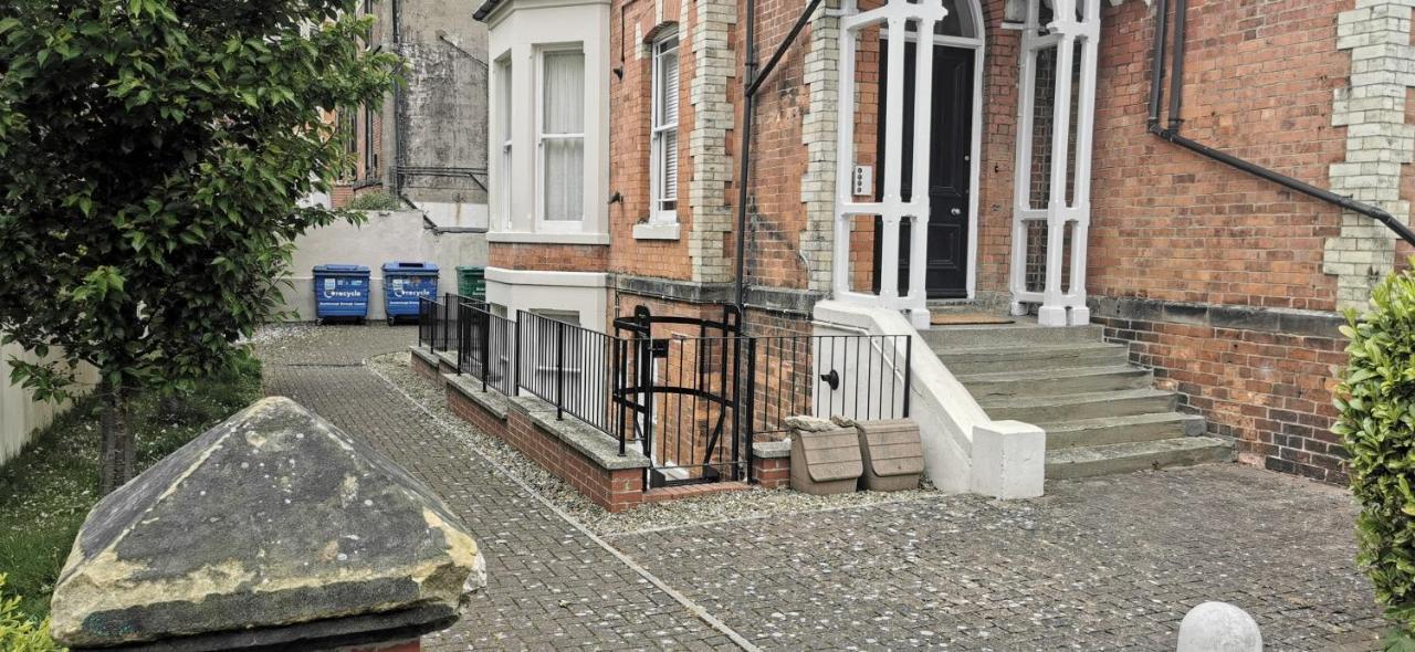 Apartment Flat 12 Sebastian Court - 2 Beds With A Four Poster