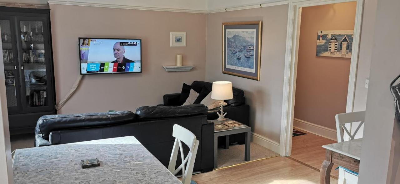Flat 12 Sebastian Court - 2 Beds With A Four Poster Apartment Scarborough