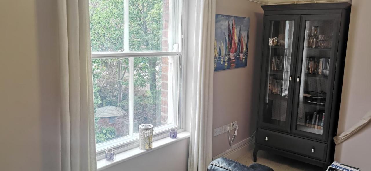 Flat 12 Sebastian Court - 2 Beds With A Four Poster Scarborough