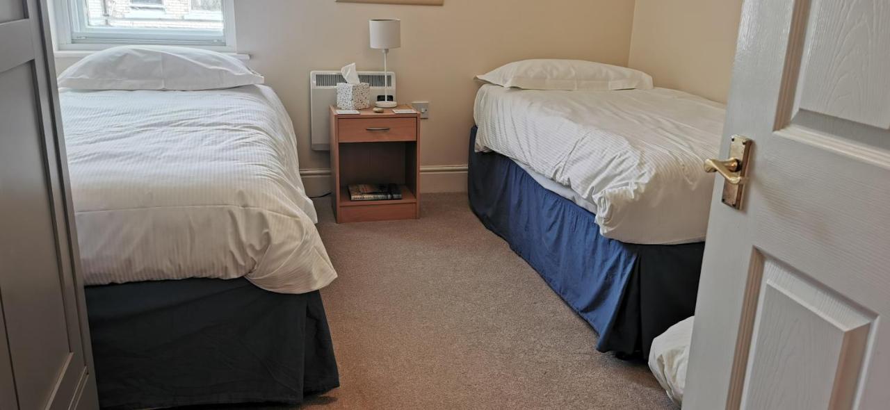 Flat 12 Sebastian Court - 2 Beds With A Four Poster *
