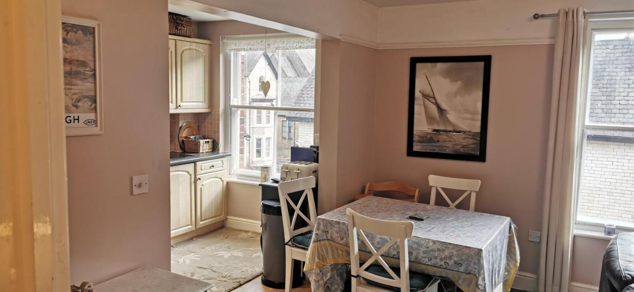 Flat 12 Sebastian Court - 2 Beds With A Four Poster Scarborough