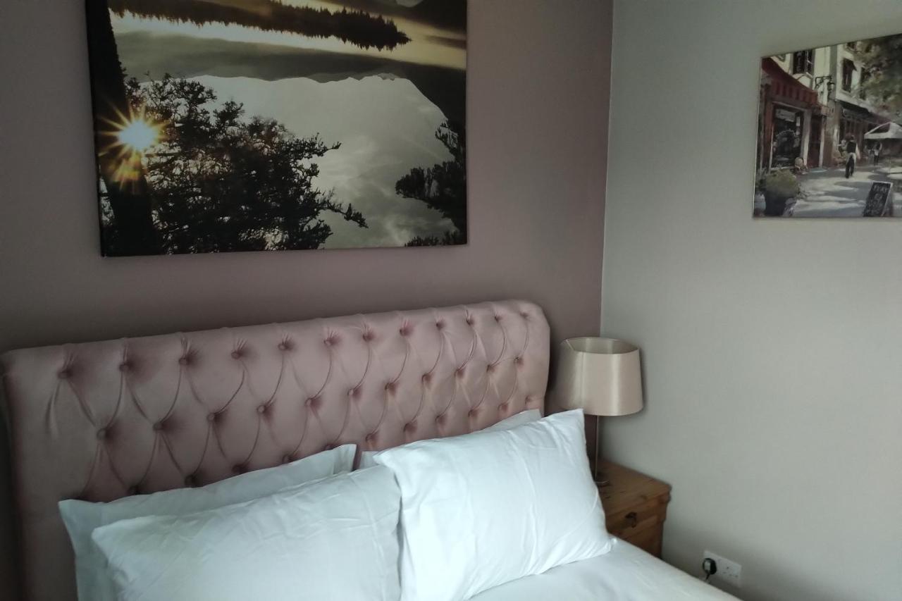Oliver Wests Beautiful 2 Bedroom Sleeps 4 Apartment