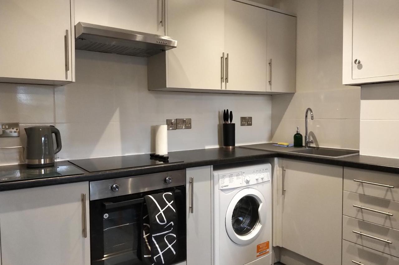 Oliver Wests Beautiful 2 Bedroom Sleeps 4 Apartment