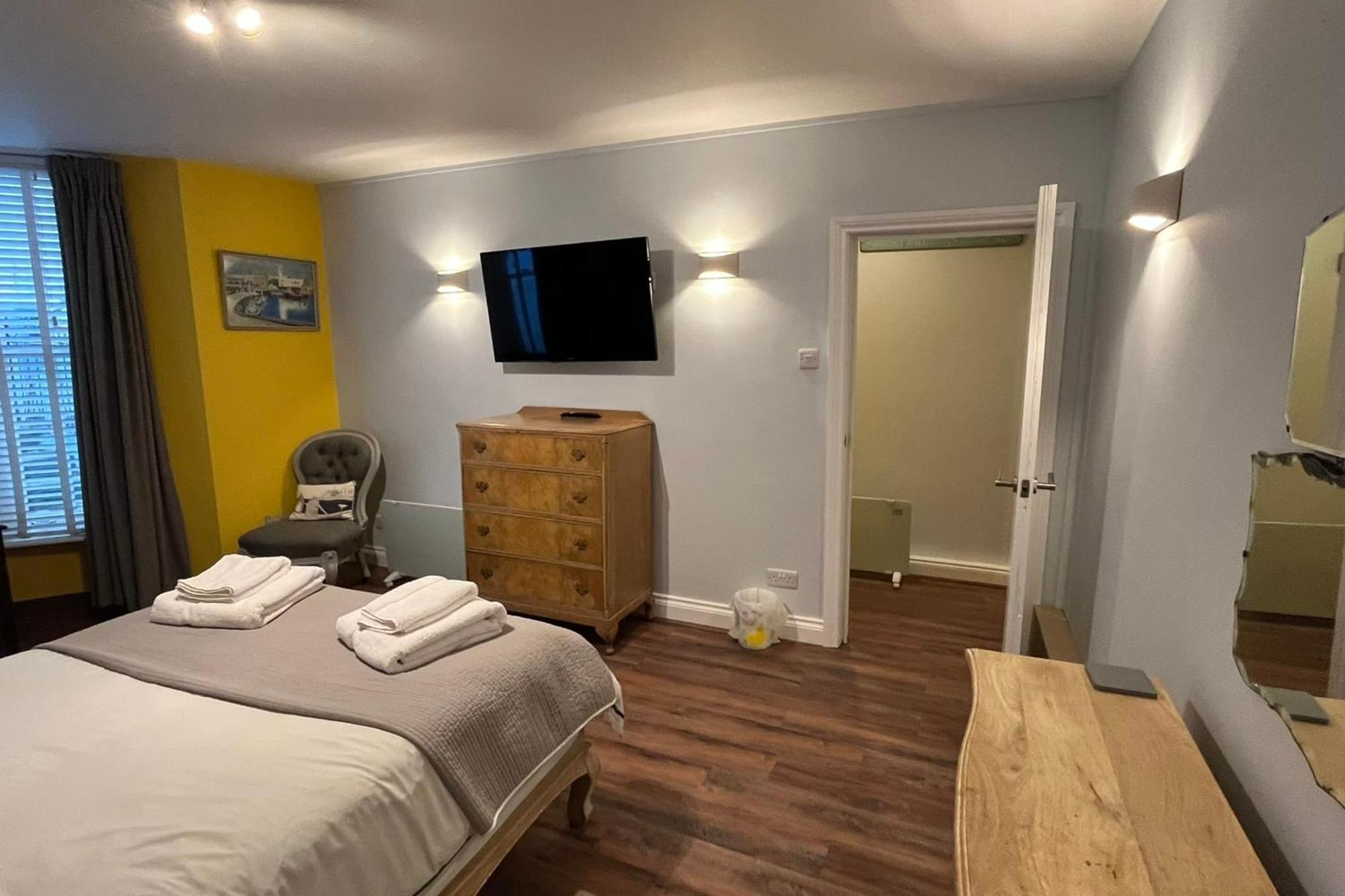 Seaside Hideaway - Free Onstreet Parking
