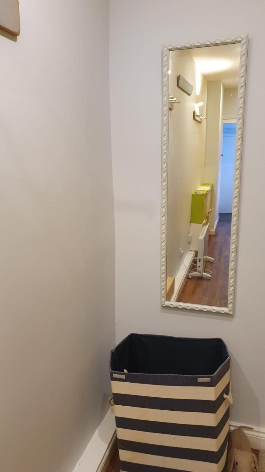 Seaside Hideaway - Free Onstreet Parking Holiday home Scarborough