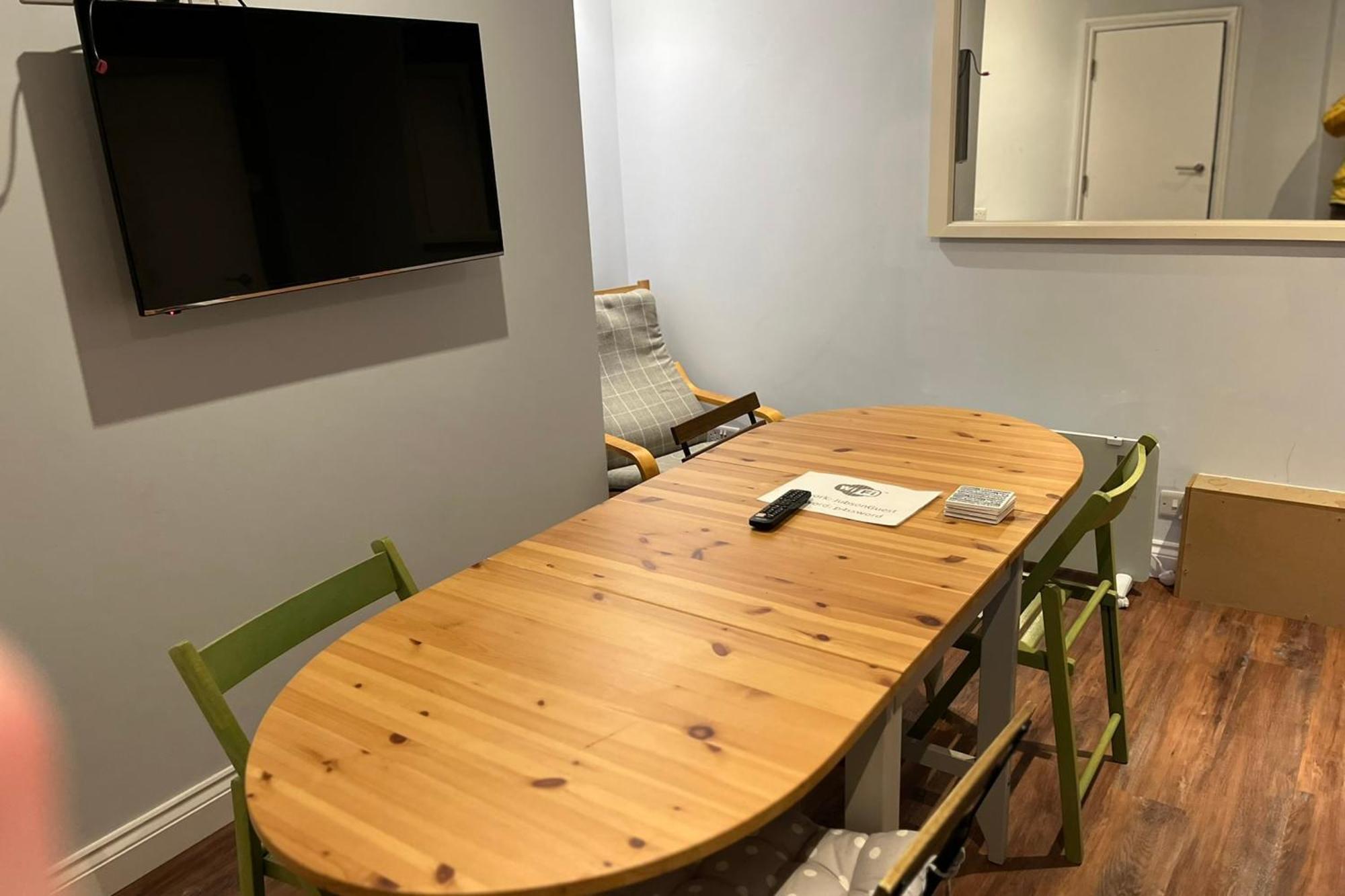 Seaside Hideaway - Free Onstreet Parking Holiday home