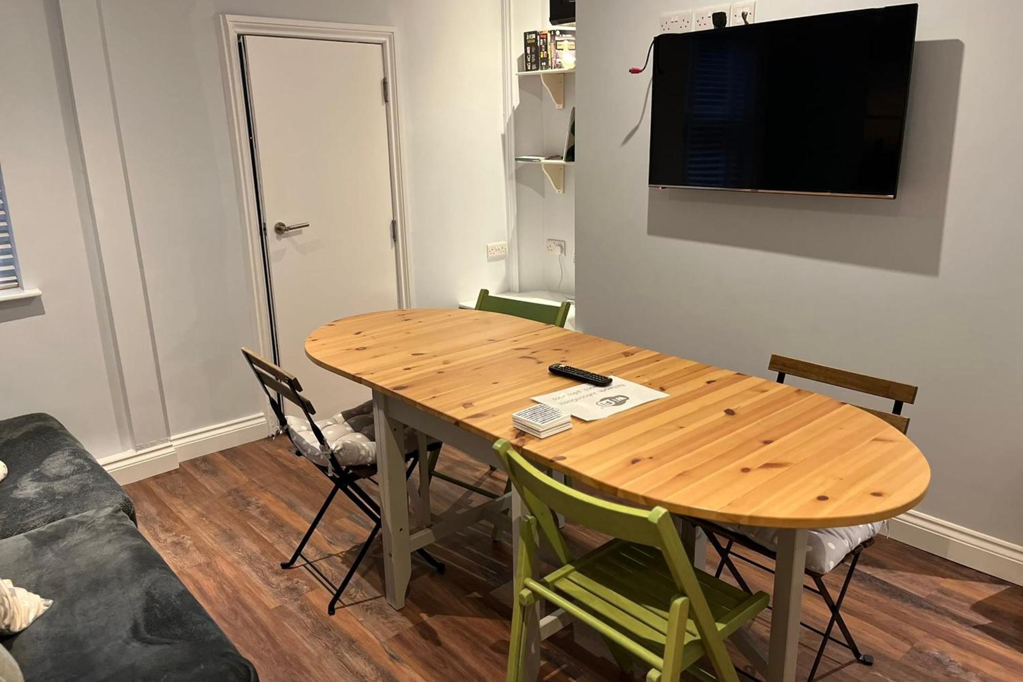 Seaside Hideaway - Free Onstreet Parking *