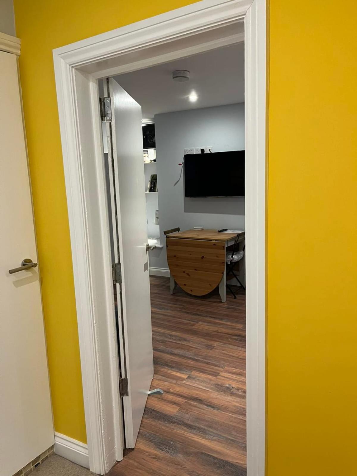 Seaside Hideaway - Free Onstreet Parking Holiday home