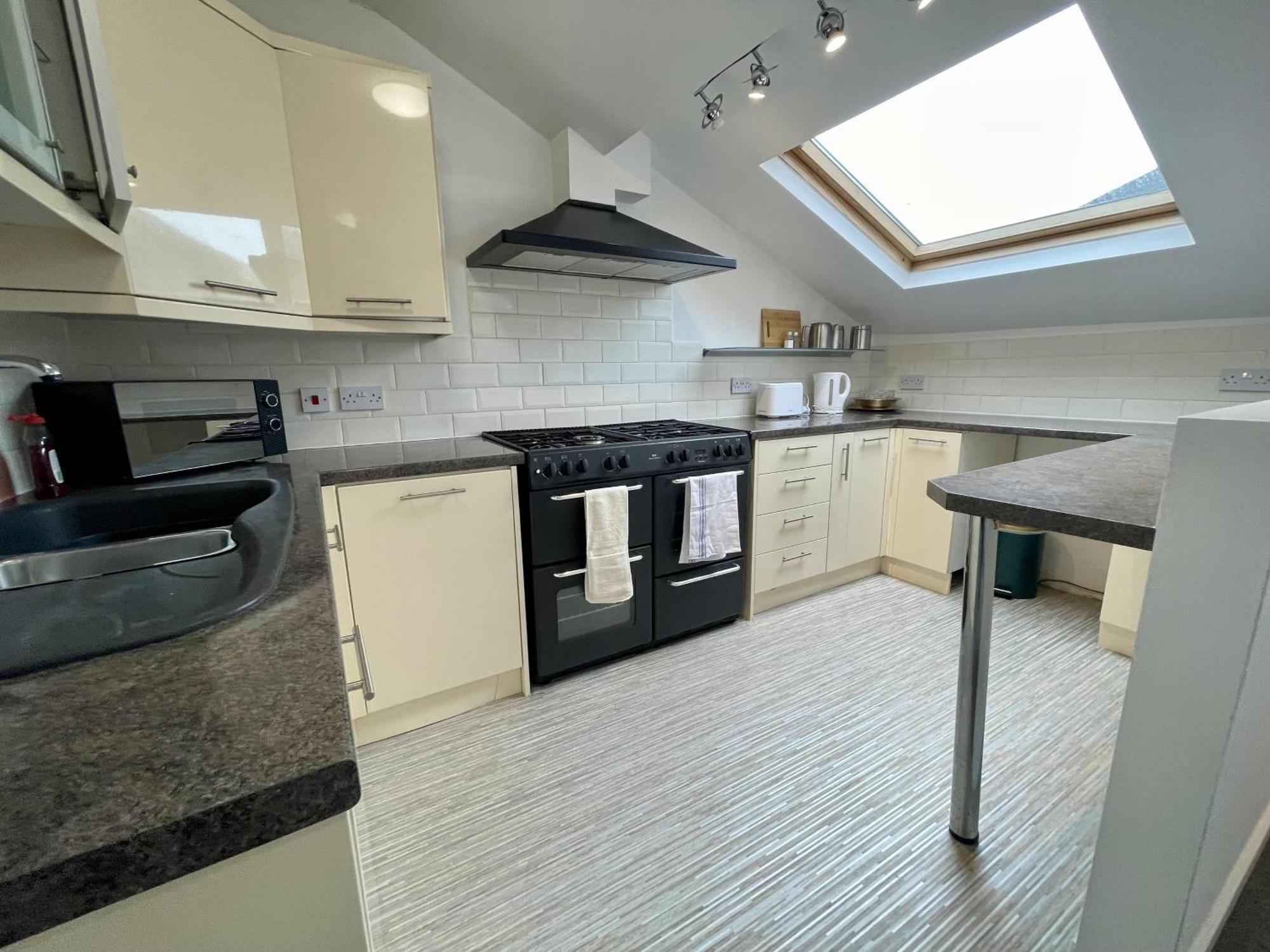 Impeccable 2-bed In * Scarborough