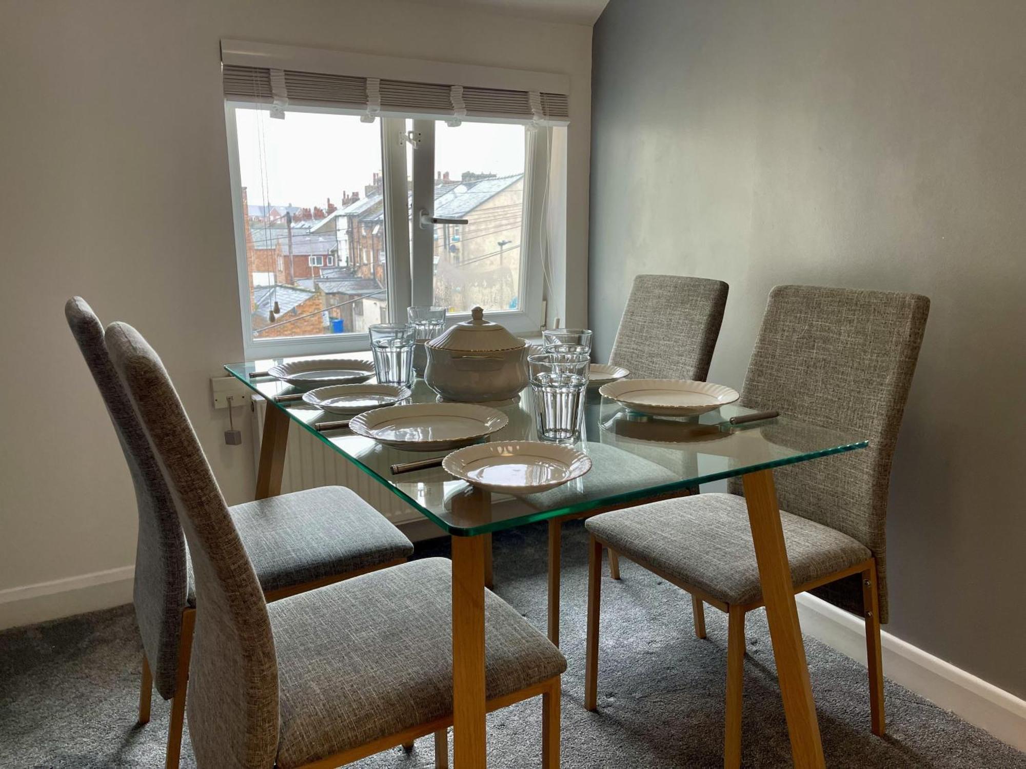 Impeccable 2-bed In * Scarborough