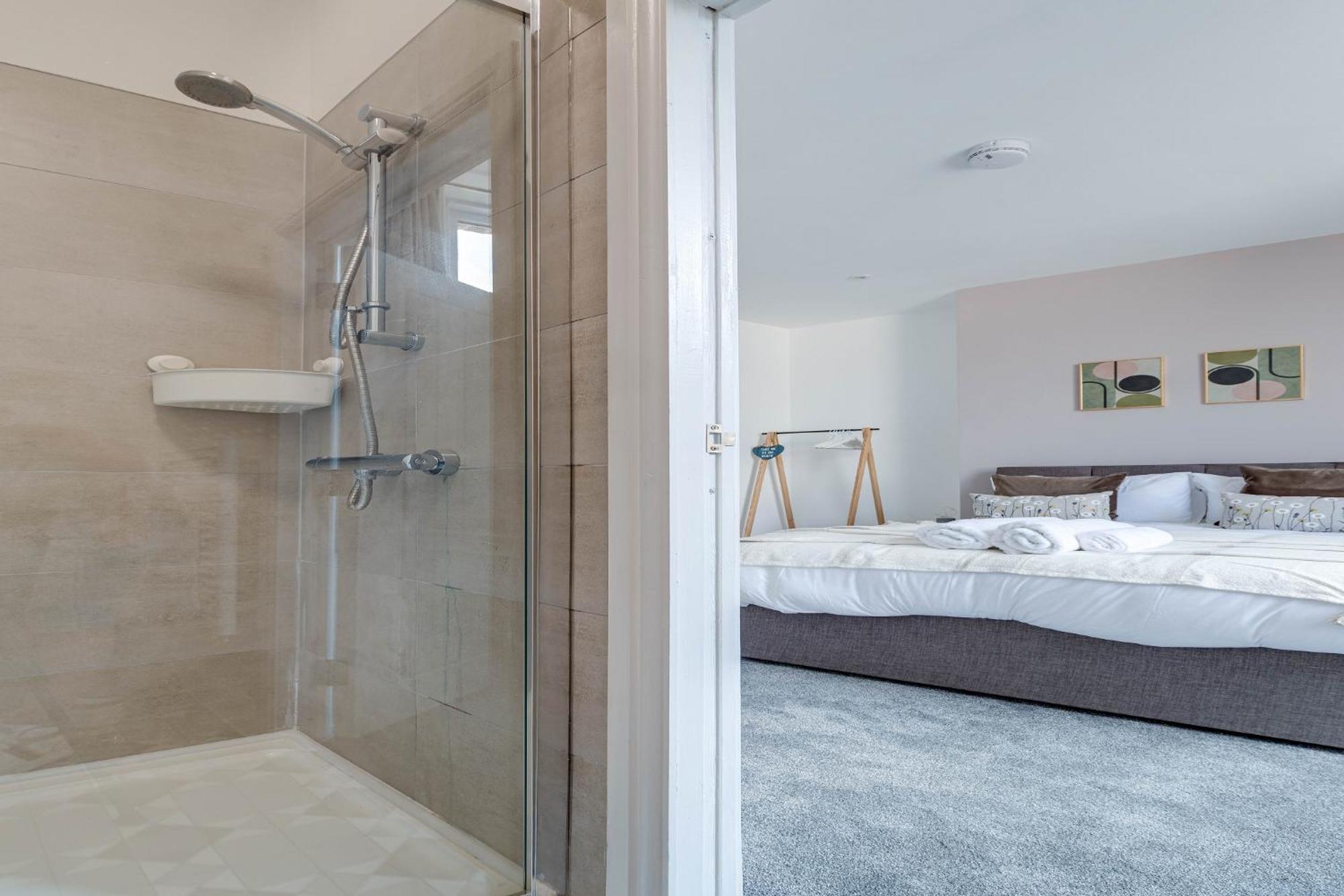 Apt 1 - Empire 39 - Central Location Apartment Scarborough