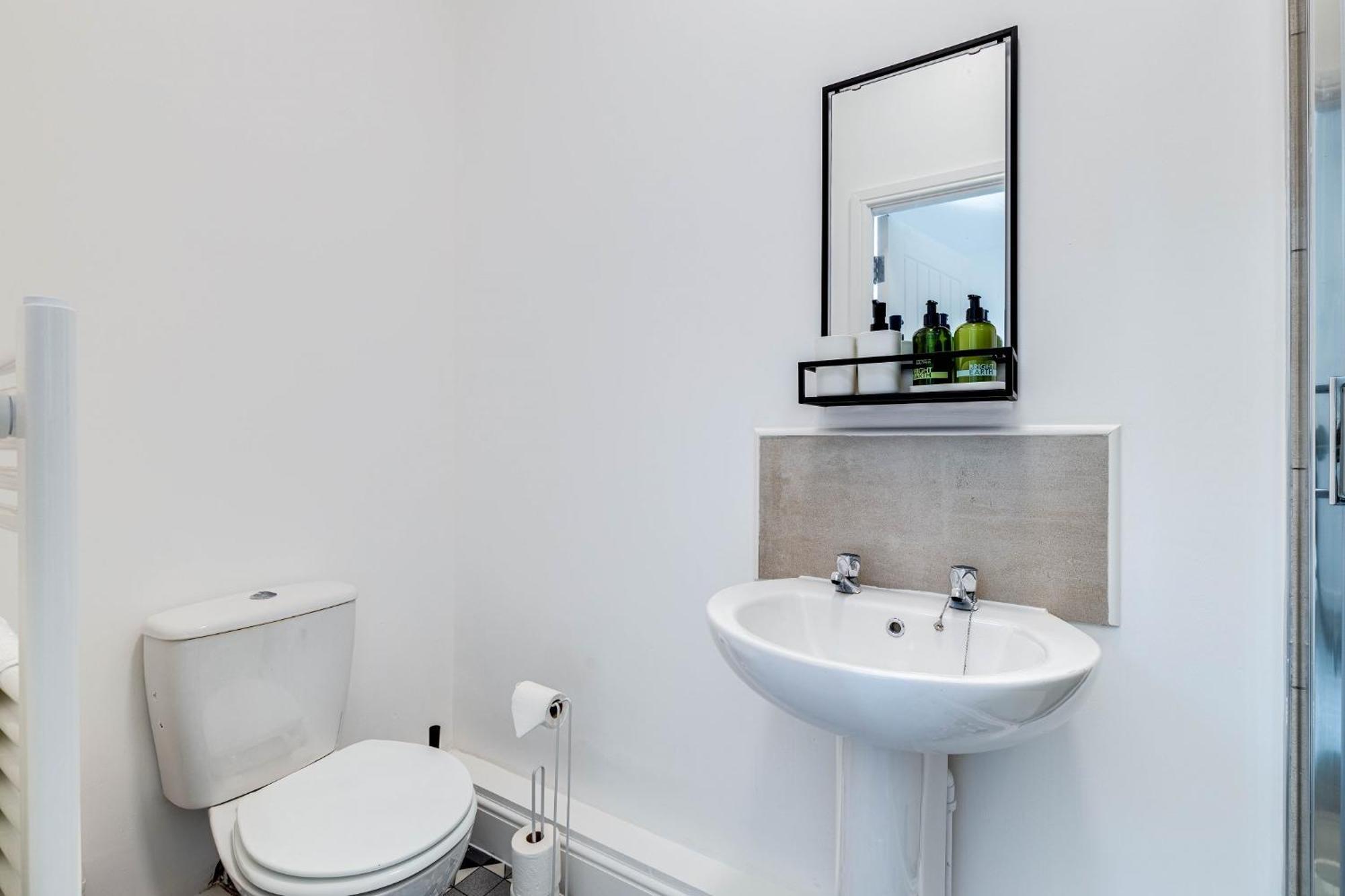 Apt 1 - Empire 39 - Central Location *