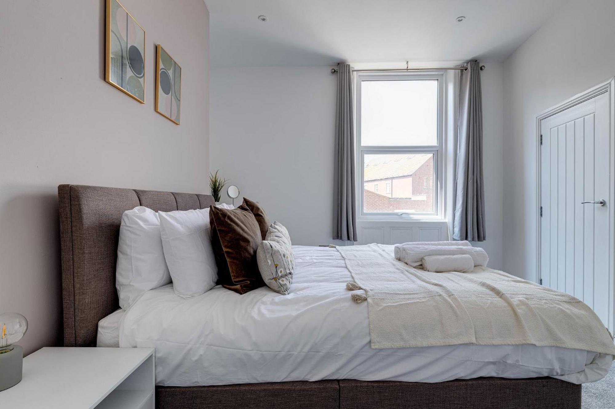 Apt 1 - Empire 39 - Central Location * Scarborough