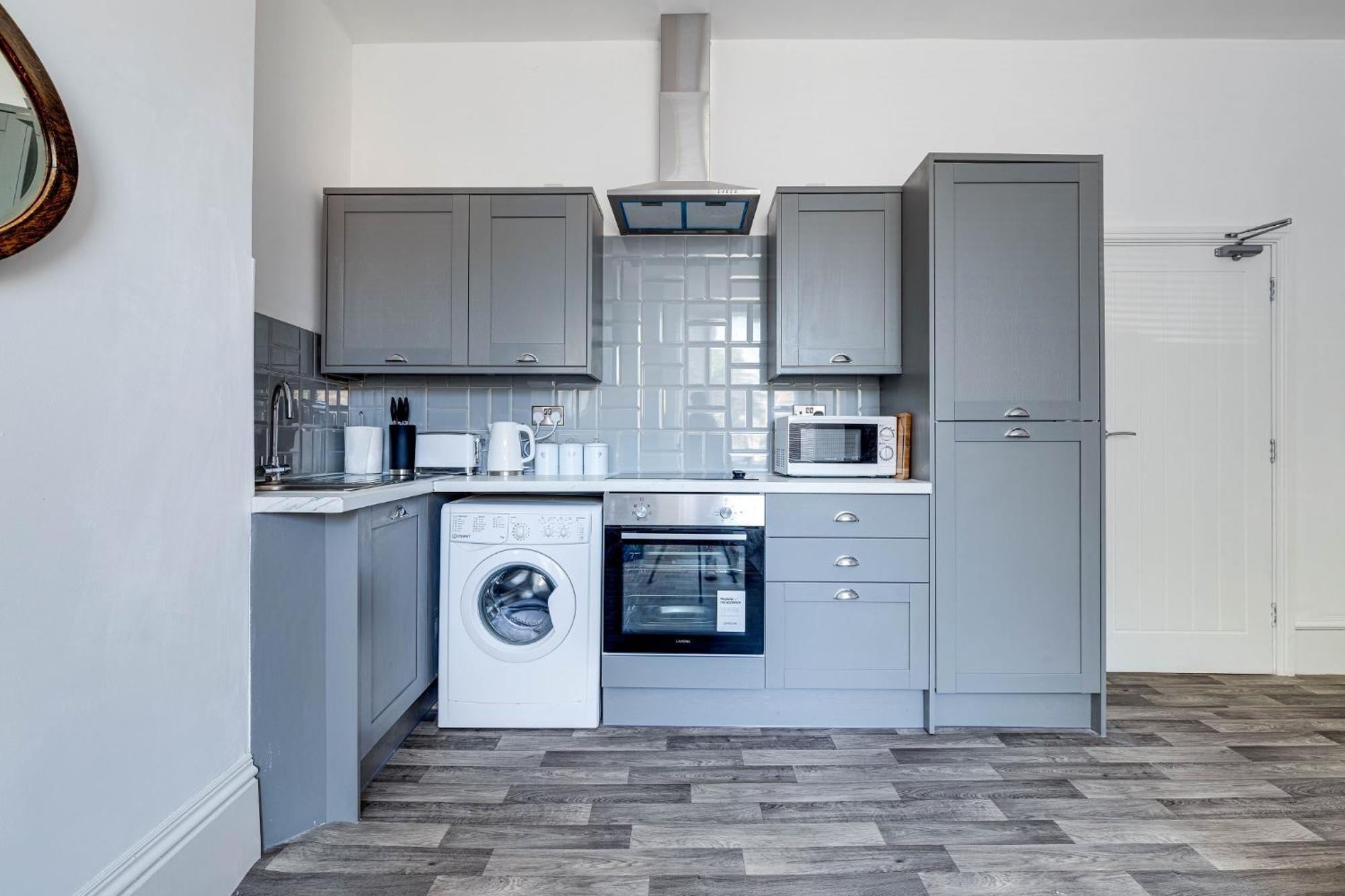 Apt 1 - Empire 39 - Central Location