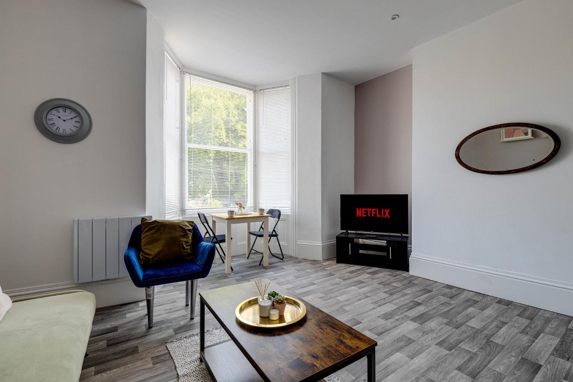 Apt 1 - Empire 39 - Central Location Apartment Scarborough
