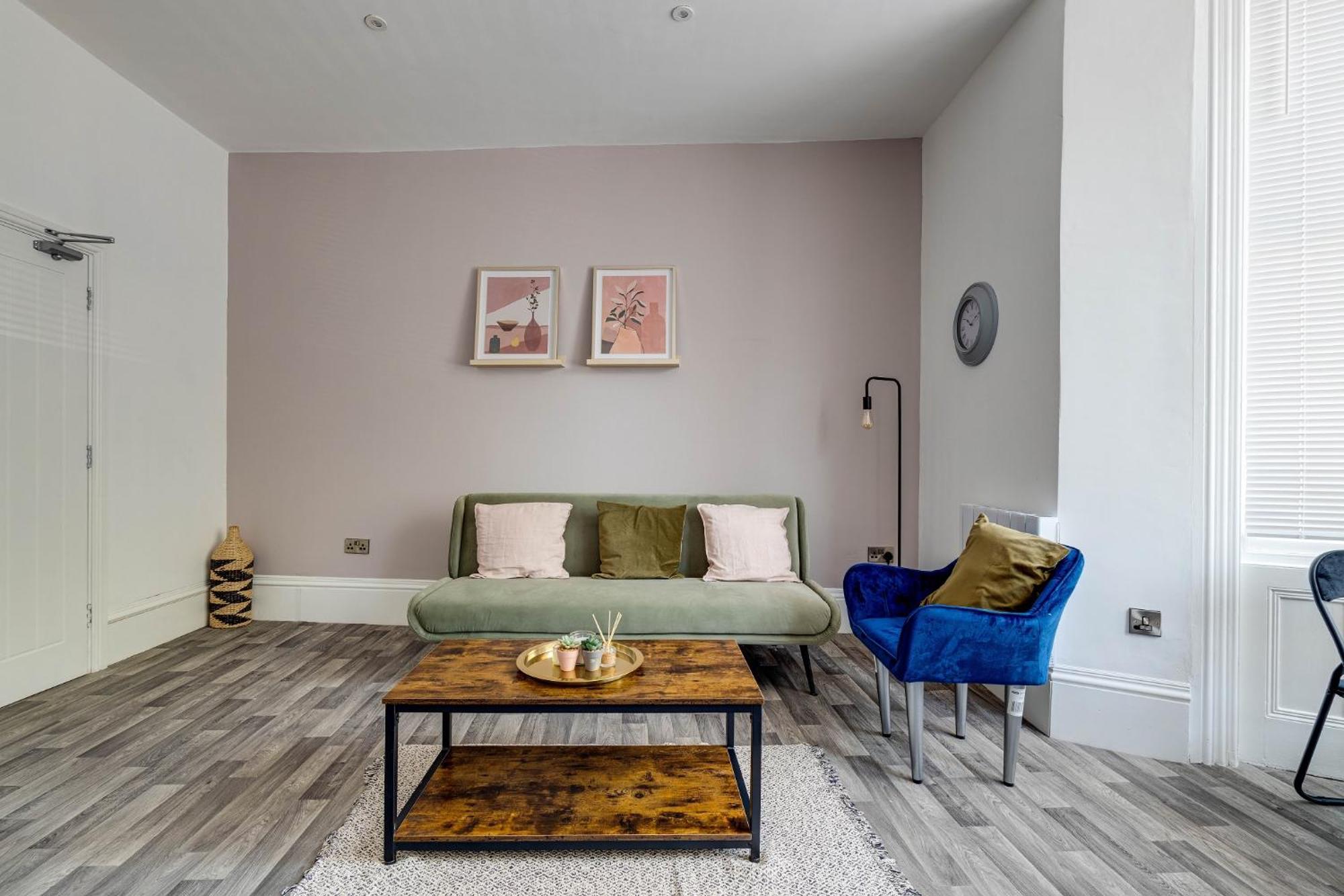 Apartment Apt 1 - Empire 39 - Central Location Scarborough