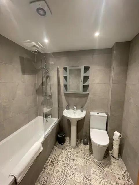 Spectacular 2 Bedroom Balcony Sea View Flat Scarborough